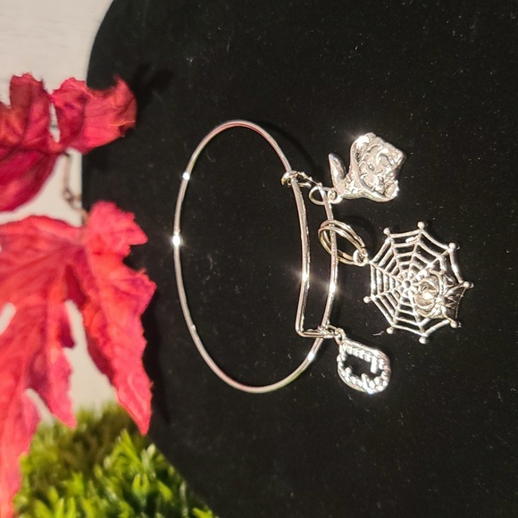 Spiderweb trio bundle - dangle earrings, bracelet and purse charm keyring NWT - Picture 7 of 9